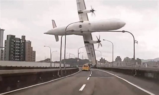 150204-taiwan-transasia-plane-419a_abfc7593eddff0a2a9e21ae76abdecd5.nbcnews-ux-760-440