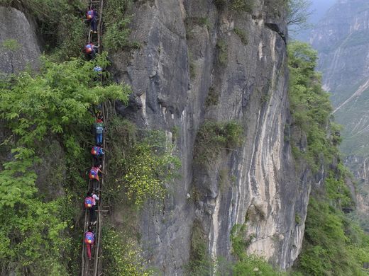 635999423404049796-AP-APTOPIX-China-Village-Ladder.1