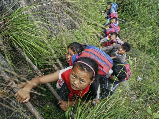 635999424764395956-AP-APTOPIX-China-Village-Ladder