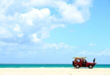 サーフ&アクションスポーツのマニューバーラインが営業スタッフを募集!サーフィンしながら働いてみませんか?